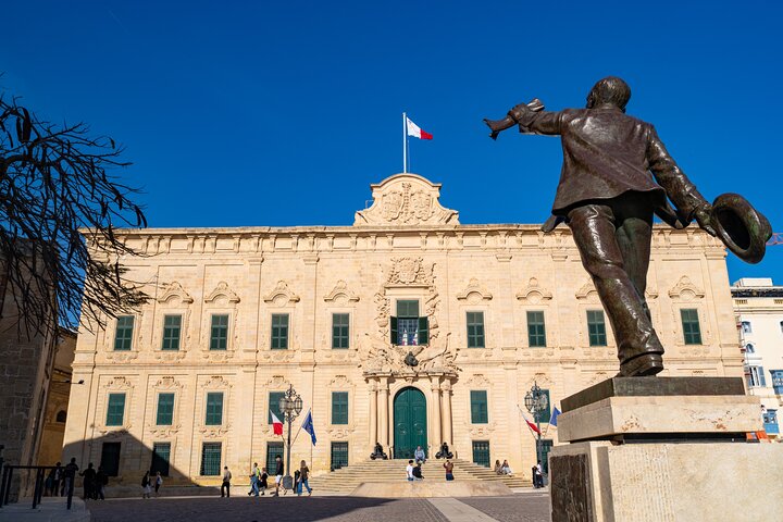 Valletta City Gate statue guided tour